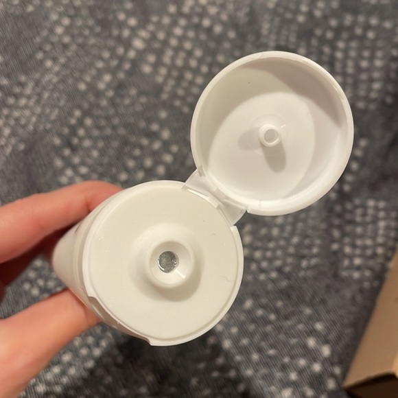 Onekind Clean Slate Barrier Boosting Cleanser - Picture 3 of 3